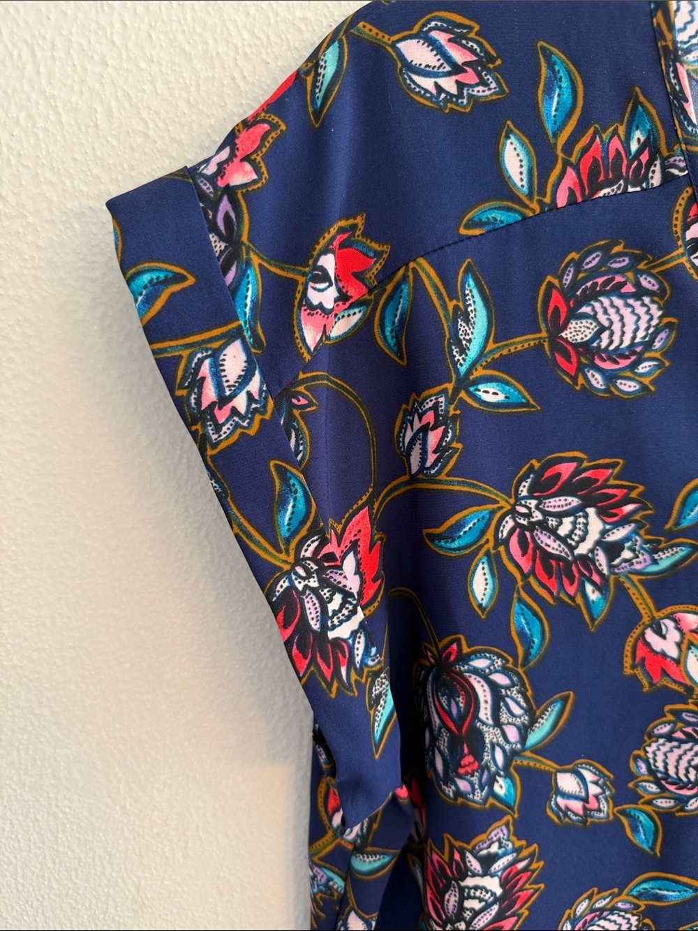 Express Navy Floral V-Neck Cap Sleeve Blouse - Picture 2 of 5